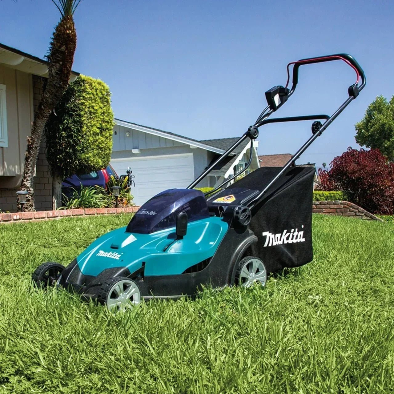 makita-usa-18v-x2-36v-lxt-lithium-ion-cordless-17-residential-lawns-mower-tool-onlys-8430186.jpg Makita 18V X2 (36V) LXT Cordless 17″ Lawn Mower - Image 1
